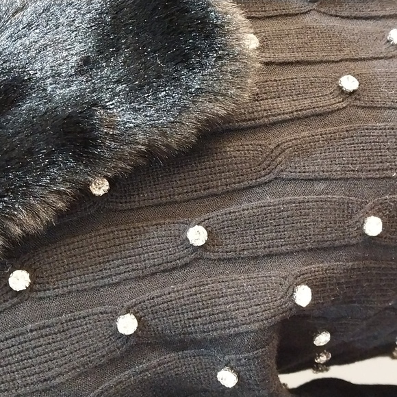 Nwt XL And Large Sioni Black Sweater with Faux Fur  Collar Removable - Picture 14 of 17